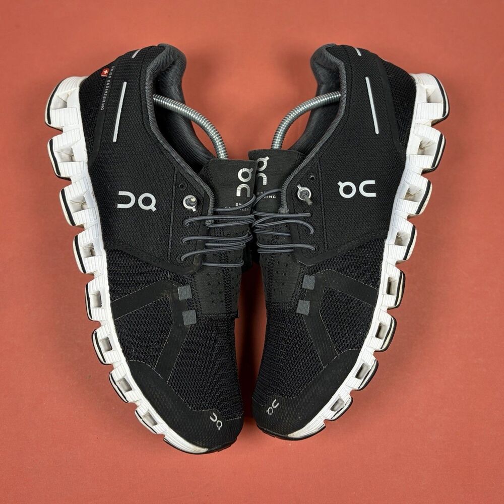 On Cloud 5 Women's Size 10 Black White Athletic Running Shoes Sneakers Comfort